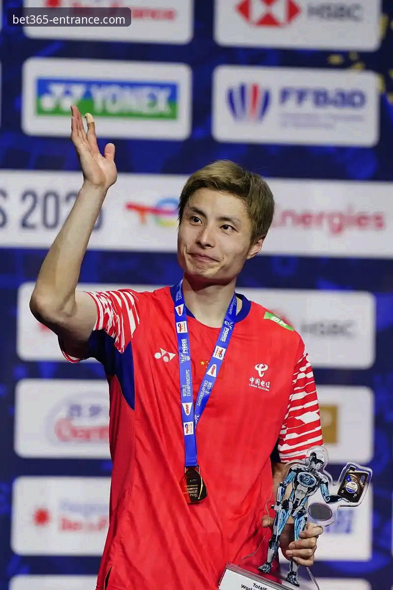 国羽男单八年等待终结，石宇奇亚锦赛夺冠最新战报